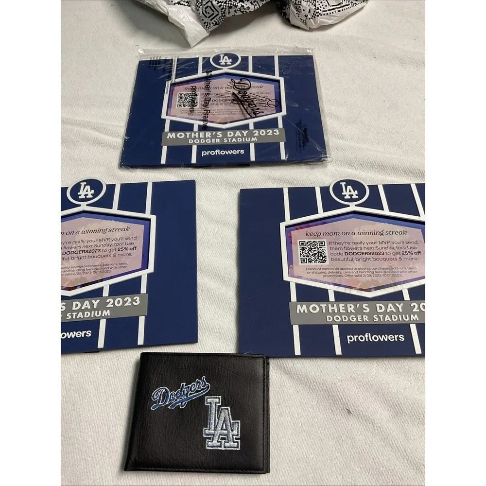 LA Dodgers 2023 Mothers Day Pic Frame 3pcs And One Men's Wallet Leather
